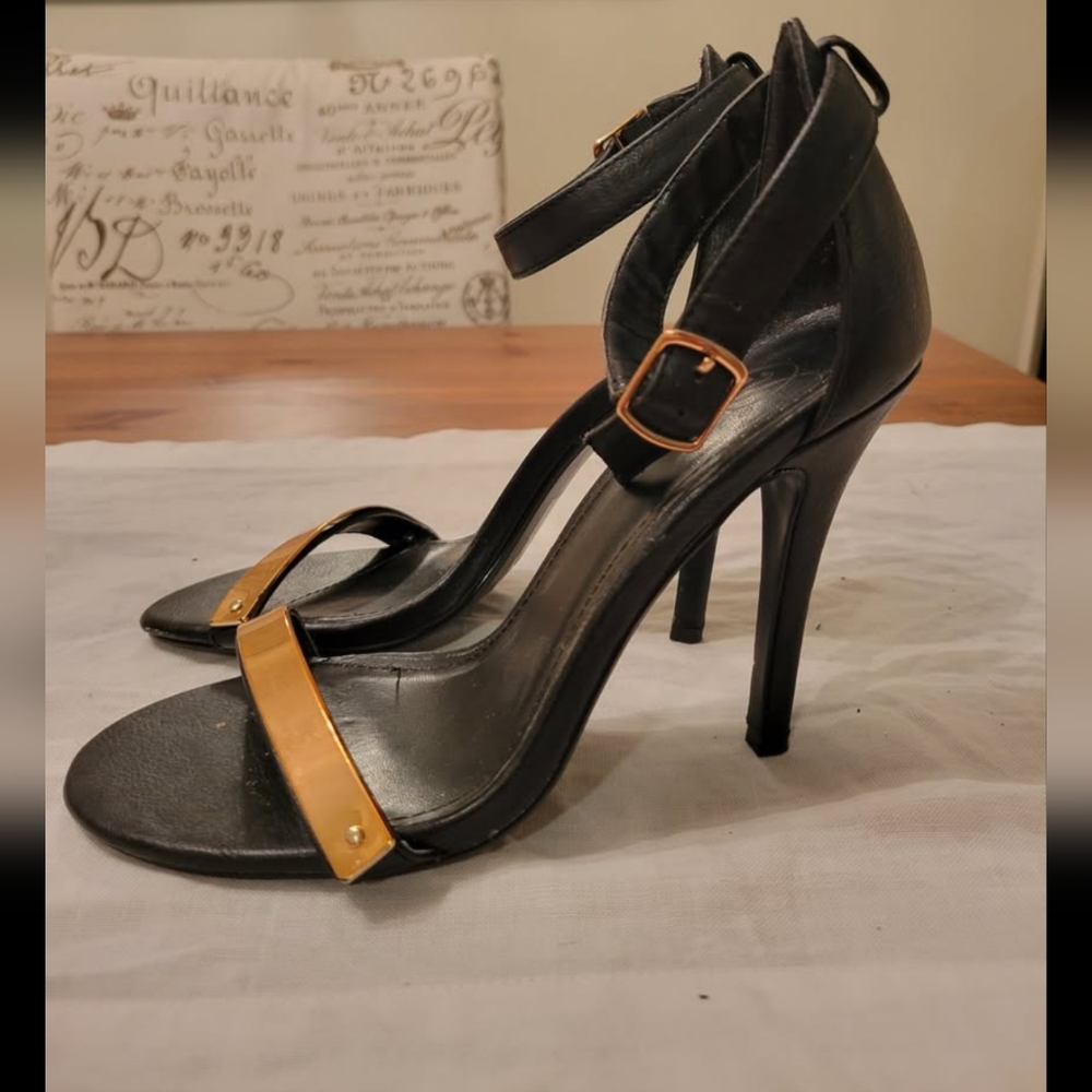 Elegant Black and Gold Women's Heels
